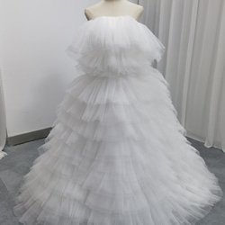 送料無料！ウェディングドレス ベアトップ 姫袖 リボン 柔らかく重ねたチュールスカート オフホワイト プリンセスライン 3枚目の画像