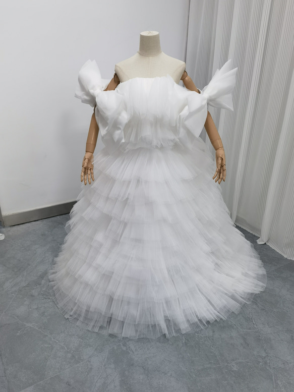 新品在庫処理！ウェディングドレス ベアトップ 姫袖 リボン 柔らかく重ねたチュールスカート オフホワイト プリンセスライ 1枚目の画像