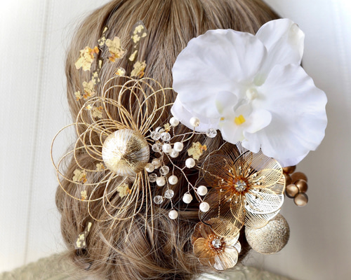 パール胡蝶蘭とマグノリアの髪飾り　結婚式や成人式、和装、アメリカンフラワー好きに パール胡蝶蘭とマグノリアの髪飾り 結婚式や成人式、和装