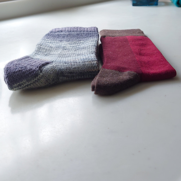 【洗濯機可能】シックな色でも柄で差をつける！手編みグレーの靴下 24㎝程度 (2403-03) 9枚目の画像