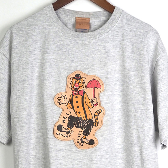 アートなレザーパッチ「タイガーピエロ」の 半袖 Tシャツ（5色）コットン ワッペン 3枚目の画像