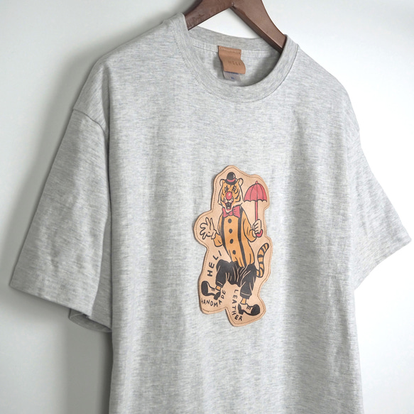 アートなレザーパッチ「タイガーピエロ」の 半袖 Tシャツ（5色）コットン ワッペン 4枚目の画像