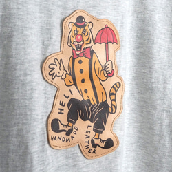 アートなレザーパッチ「タイガーピエロ」の 半袖 Tシャツ（5色）コットン ワッペン 5枚目の画像