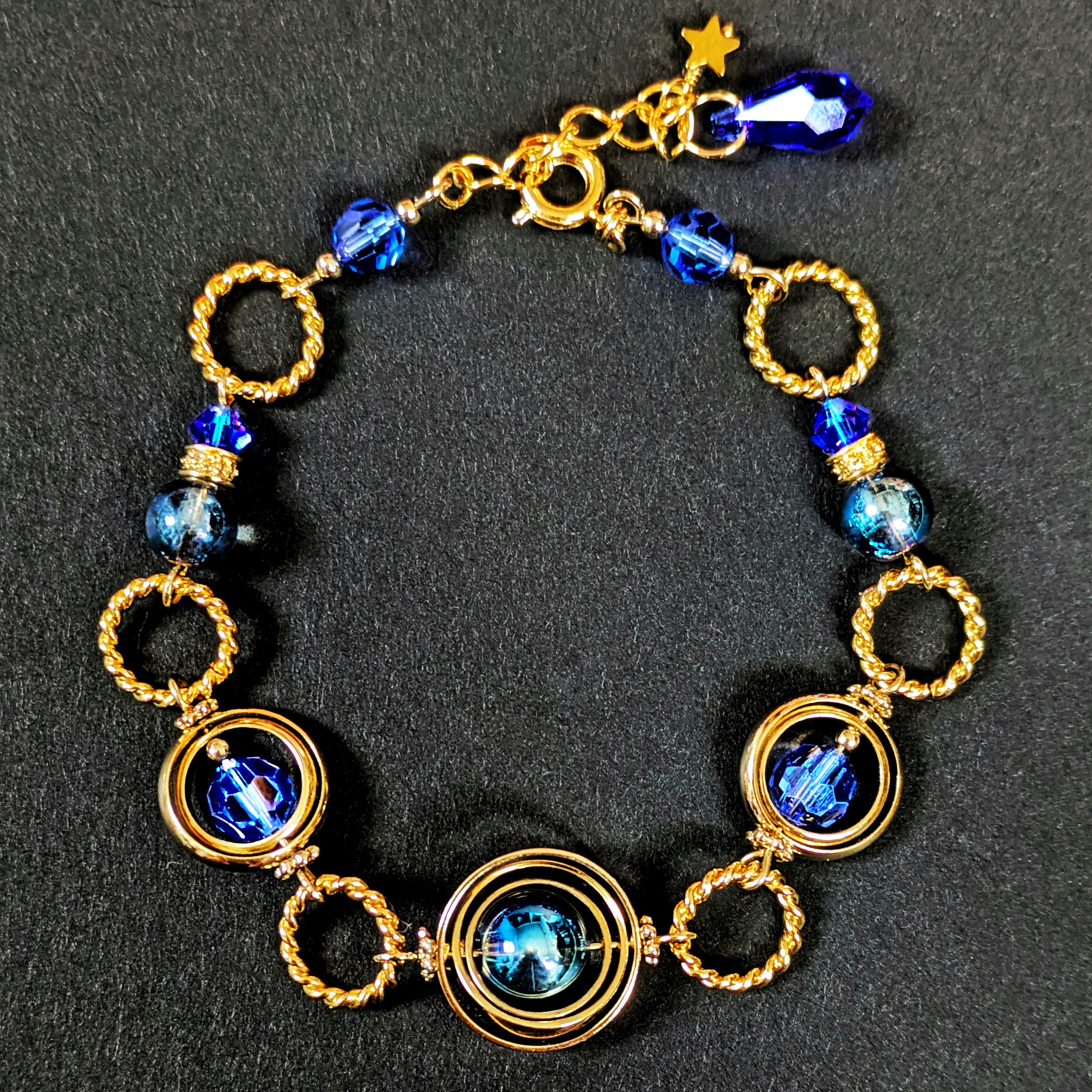 【錬金術士の思案　ブレスレット】　ブルーアクアオーラ　　ヘマタイト　魔女　魔法使い　星　惑星　宇宙　ファンタジー　青