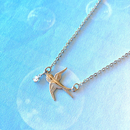 雨上がり の ツバメ ネックレス ジルコニア付き （燕 つばめ 華奢 金色