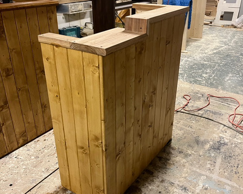 天板は少し広め 段差カウンター レジカウンター 机・デスク エバー