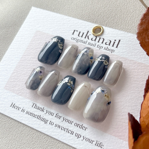 くすみブルー×押し花 ネイルチップ 押し花 ネイビー 春 夏 冬