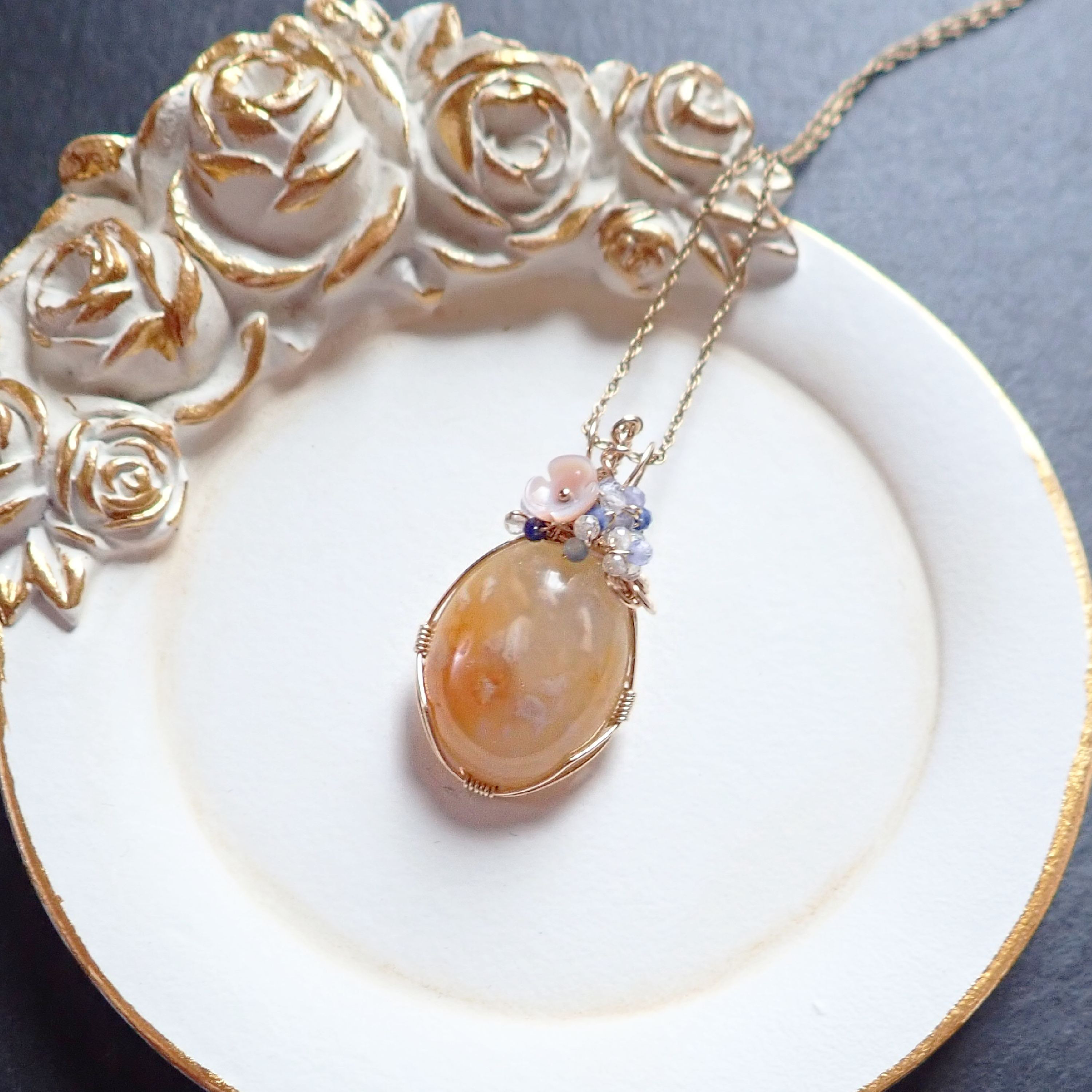 チェリーブロッサムアゲートとお花のペンダントトップ