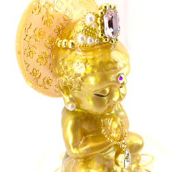金色 観音様  オルゴナイト  インテリア 置物  天然石 台座 髪飾りピンク 8枚目の画像