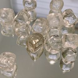 Crystal.EAA パームストーン 天然白水晶原石 磨き砂利 ランダムセット 1セット2個 1枚目の画像