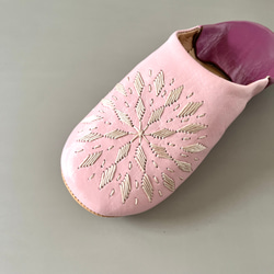 【アウトレット】手刺繍バブーシュ　ブロードリー　バイカラー　ピンク　No.24 4枚目の画像