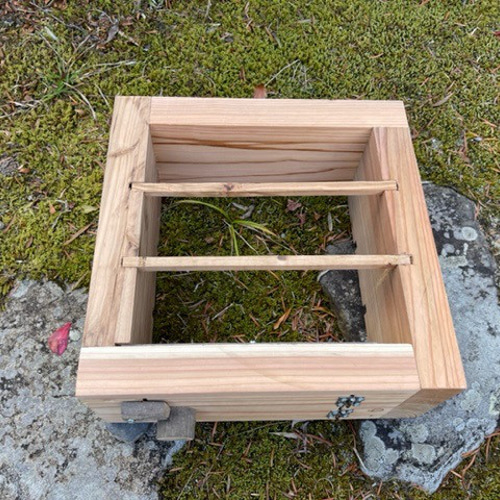 ミツバチ巣箱 黒染め加工 底板2タイプ 3段重箱 まち箱 巣落ち ミツバチ巣箱 黒染め加工 底板2タイプ 3段重箱 まち箱 巣落ち