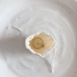 ミニ巾着ポーチ・もりのなか・2本巾・レース編み・コットン100％ 2枚目の画像