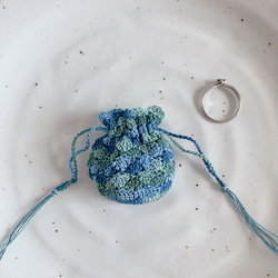 ミニ巾着ポーチ・もりのなか・2本巾・レース編み・コットン100％ 1枚目の画像