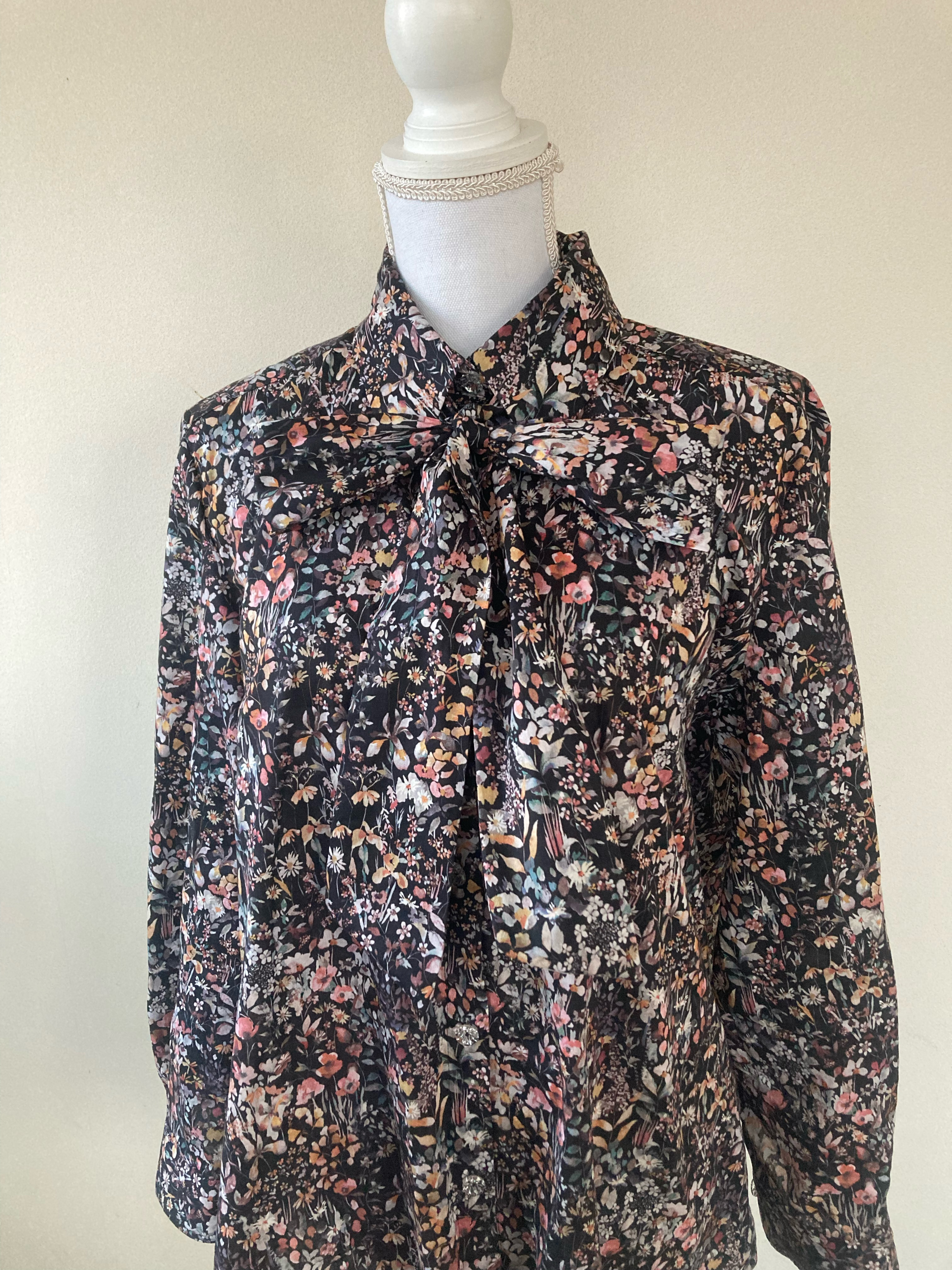 ＊ワイシャツ／半袖・長袖選べます＊　リバティプリント生地使用　フェルダ/ブラック