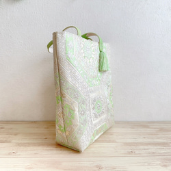 絹の帯と帯締めのバッグ　蜀江花唐草文柄　帯リメイク330 4枚目の画像