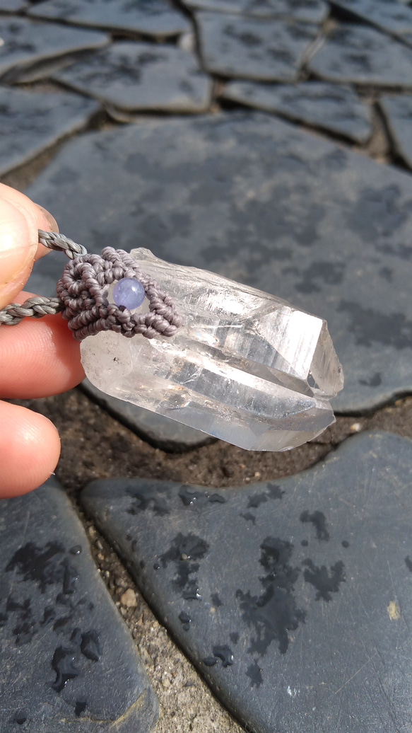 【カンチェンジュンガ産】ヒマラヤ水晶の天然石マクラメペンダント[PEN-124] 3枚目の画像