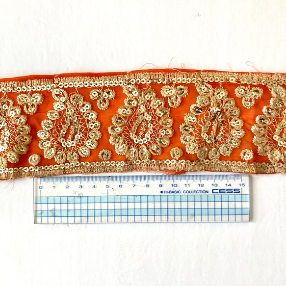 インド刺繍リボン　ユーズド　NO,23 インド　サリーボーダー　刺繍　生地　布　素材　テープ　小物 4枚目の画像