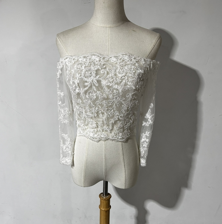 可憐な花刺繍のトップス ボレロ シアーな美しさ オフショルダー くるみ  