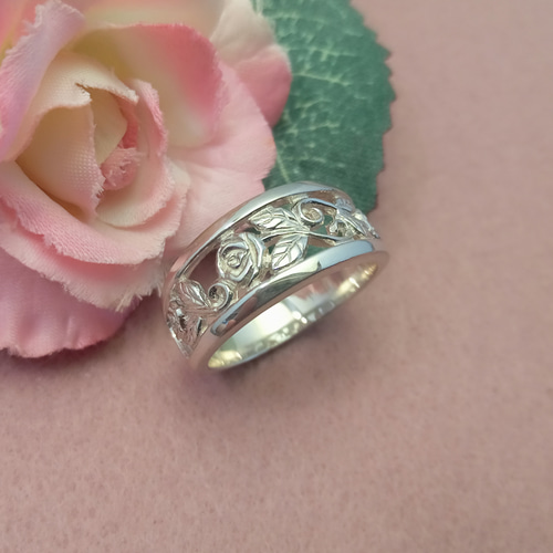 50％OFF！】Rose Garden バラが透かし模様になったシルバーリング 指輪