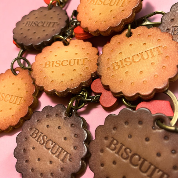 New革のこんがり焼き色ビスケットキーチャーム❤︎両面仕様❤︎赤い  