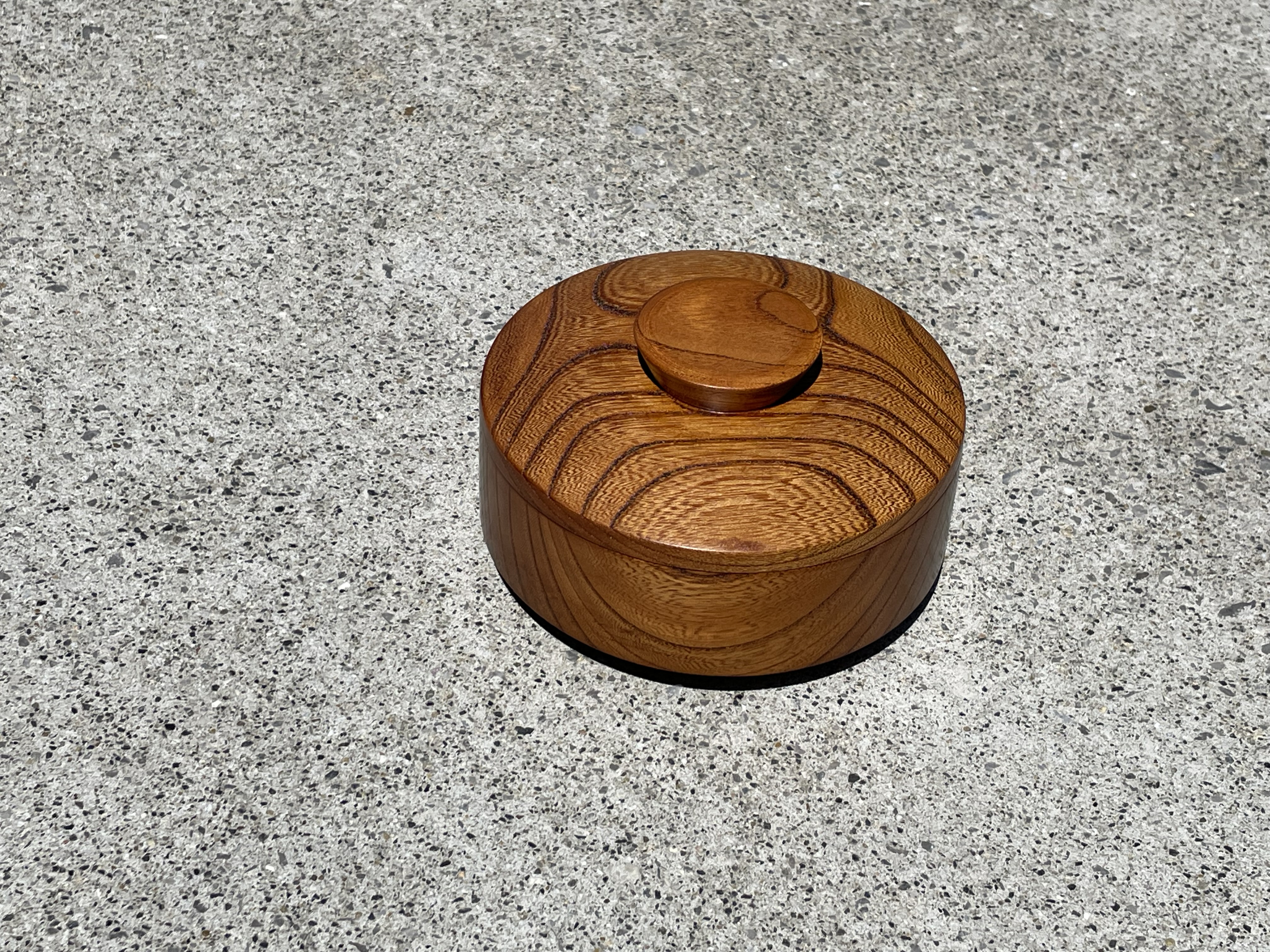 けやきの丸い器　１段　【小物入れ】【お弁当箱】天然漆仕上げ