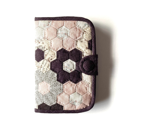ヘキサゴンのパッチワークキルトマルチケース ポーチ lilla＊ 通販