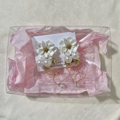 ビッグパールイヤリング 大きいパールとお花のイヤリング 大振り