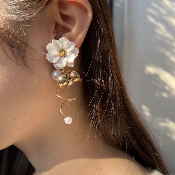 お花 ぐるぐる フラワー ホワイト 大ぶり パール 人と被らない  