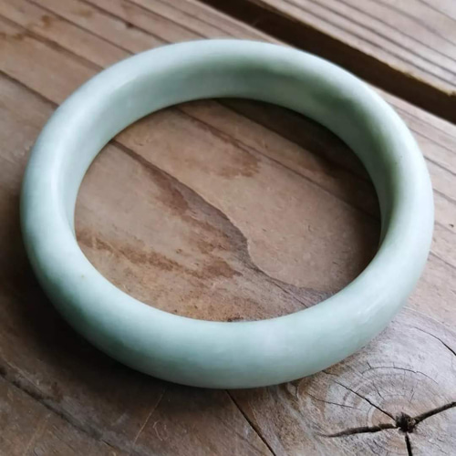 ◎天然石☆ジェイド(翡翠)・ 『内径約59.3mm』バングル・腕輪 訳あり おまけ付】 ◎天然石☆ジェイド(翡翠)・ 『内径約59.3mm