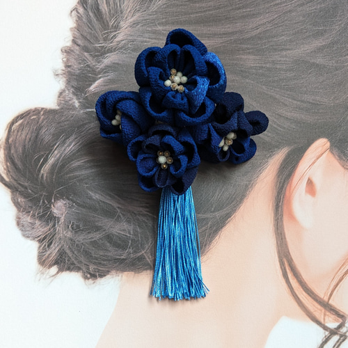 受注製作】つまみ細工☆ 髪飾り 青椿 タッセル ヘアクリップ・バナナ 