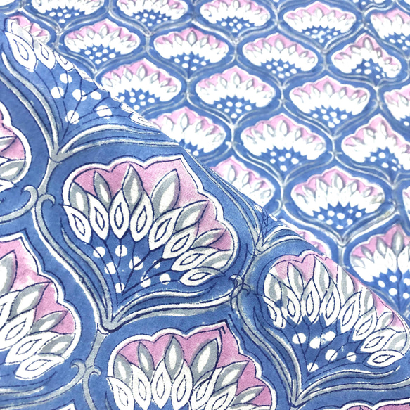 【50cm單位】藍白粉紅花朵印度手工塊印花布料棉質 第5張的照片