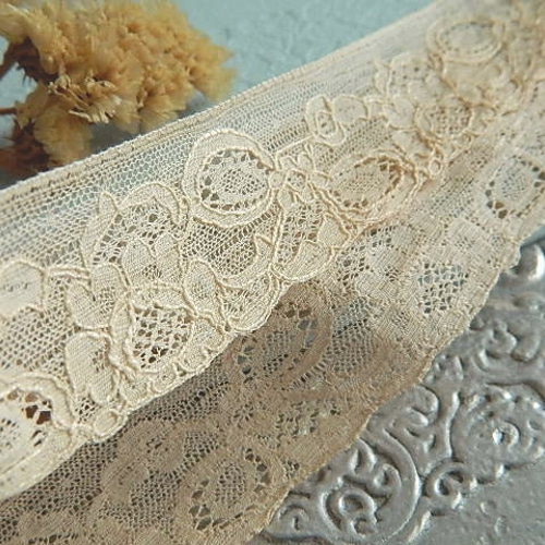 ☆カレーレースのお花とリボンのレーストリム フランス ☆カレーレースのお花とリボンのレーストリム フランス