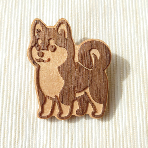 寄木細工の柴犬ブローチ 1枚目の画像