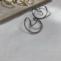 ーdouble  hoop ear cuffー　サージカルステンレス　イヤーカフ　イヤークリップ　イヤリング　フープ 3枚目の画像