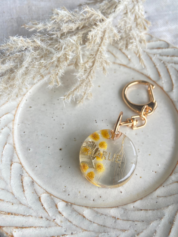 【うちの子素材】『ミモザ』名入れ可　ペットの毛・ヒゲ・羽・爪・乳歯・遺骨・遺灰 封入　ペットメモリアルキーホルダー 3枚目の画像