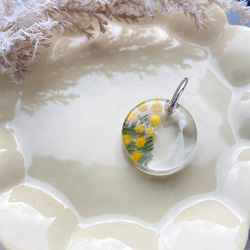 【うちの子素材】『ミモザ』名入れ可　ペットの毛・ヒゲ・羽・爪・乳歯・遺骨・遺灰 封入　ペットメモリアルキーホルダー 7枚目の画像