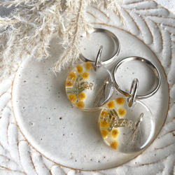 【うちの子素材】『ミモザ』名入れ可　ペットの毛・ヒゲ・羽・爪・乳歯・遺骨・遺灰 封入　ペットメモリアルキーホルダー 4枚目の画像