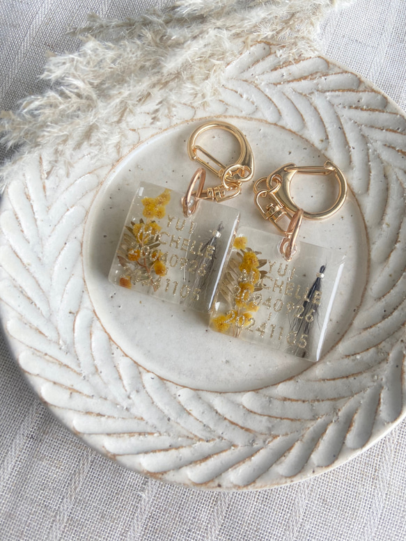 【うちの子素材】『ミモザ』名入れ可　ペットの毛・ヒゲ・羽・爪・乳歯・遺骨・遺灰 封入　ペットメモリアルキーホルダー 5枚目の画像