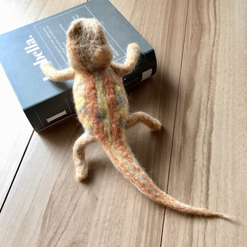 フトアゴヒゲトカゲ幼体 羊毛フェルト 羊毛フェルトで爬虫類「とか源