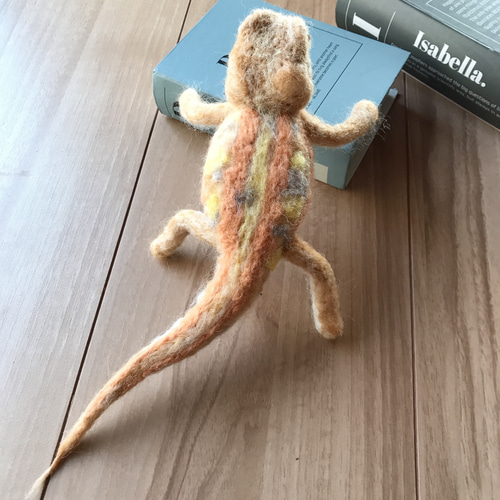 フトアゴヒゲトカゲ幼体 羊毛フェルト 羊毛フェルトで爬虫類「とか源