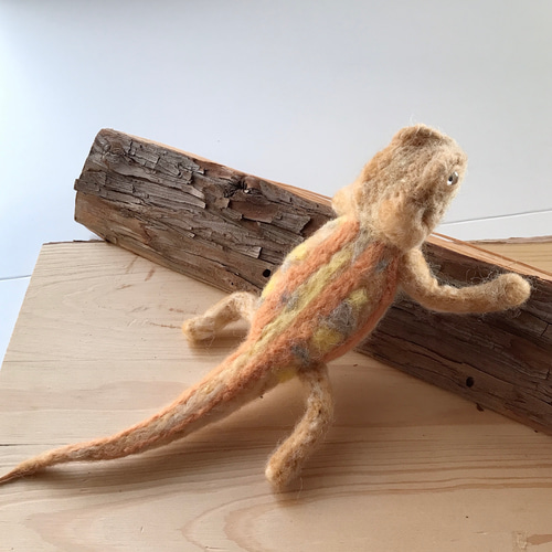 フトアゴヒゲトカゲ幼体 羊毛フェルト 羊毛フェルトで爬虫類「とか源