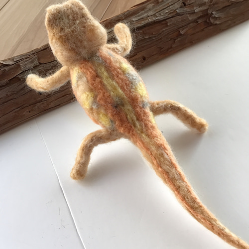 フトアゴヒゲトカゲ幼体 羊毛フェルト 羊毛フェルトで爬虫類「とか源