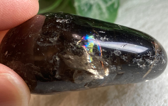 レインボー✨　カンゴーム　黒水晶　ケアンゴーム　原石　タンブル　握り石 4枚目の画像