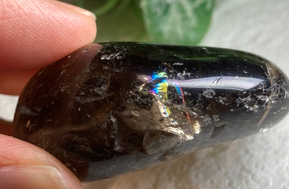 レインボー✨　カンゴーム　黒水晶　ケアンゴーム　原石　タンブル　握り石 12枚目の画像