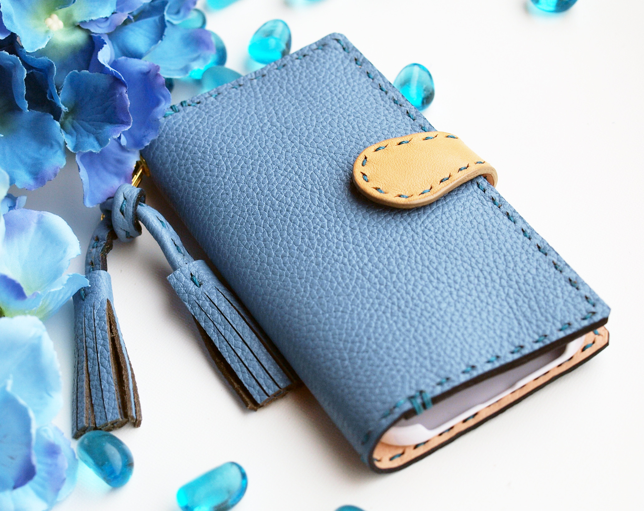 紫陽花ニュアンスブルー【iphone全機種対応】革レザー手帳型ケース　iPhone17シリーズ対応くすみブルー