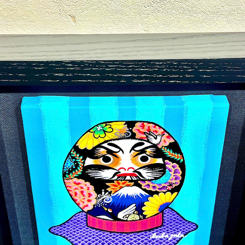 額縁付きダルマの絵 手描き絵画 カラフルダルマ おしゃれなダルマ