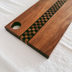 【送料込】カッティングボード 木製 まな板 ウッドボード 　チェッカーフラッグ柄 3枚目の画像