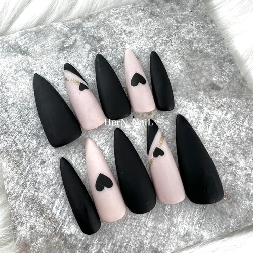 シンプルハートブラックネイルチップ ネイルチップ（つけ爪） HerN