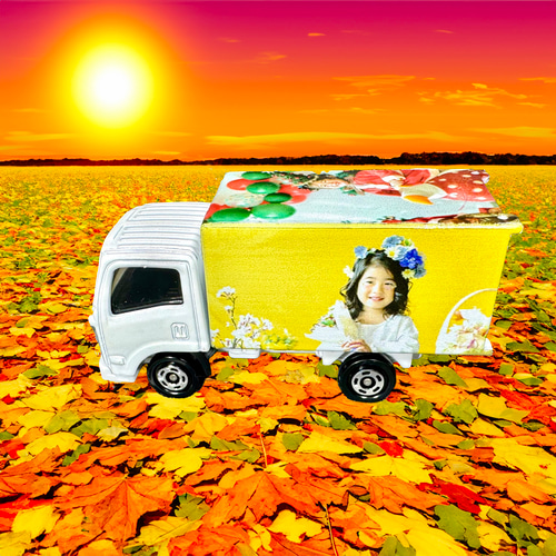 オリジナルミニカー（3面プリント）が1台から写真を送るだけ